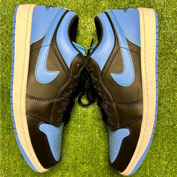 NEW Jordan 1 Low “UNC” Men’s 10.5 - Picture 3 of 8